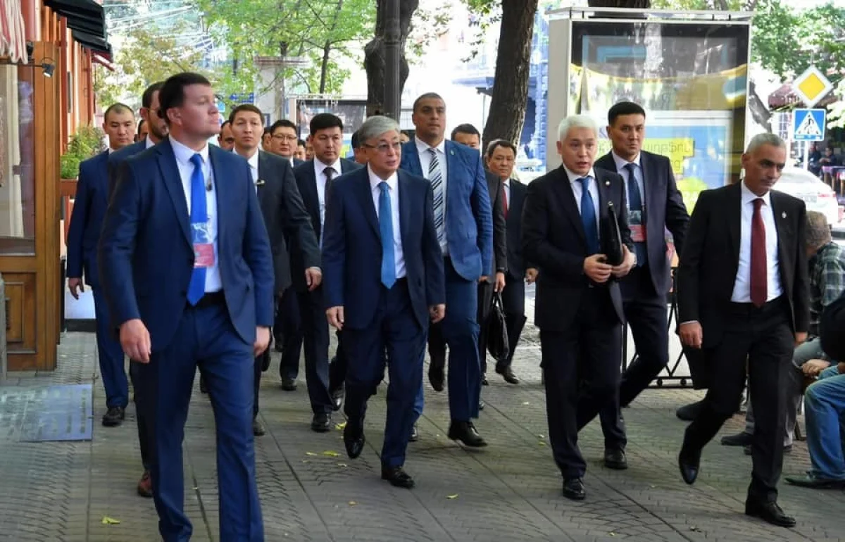Ереваннан естелік. Пашинянның селфиімен ерекшеленген президенттер кездесуі тағы несімен есте қалды?