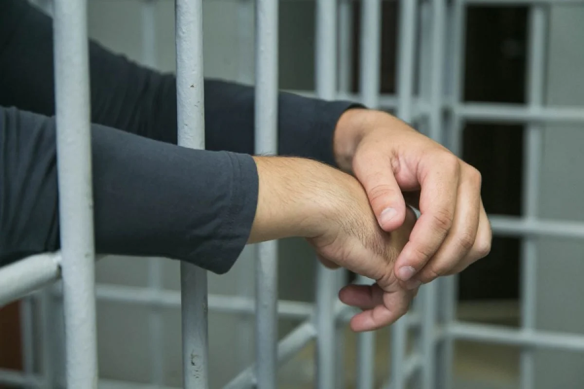 Түрмедегі тұтқынға туысы сәлемдеме арқылы есірткі өткізбекші болған