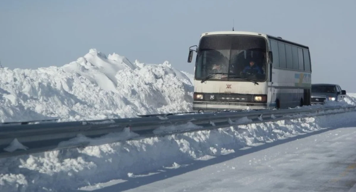 Жамбыл облысында жолда қалған жолаушылар автобусынан 30 адам құтқарылды