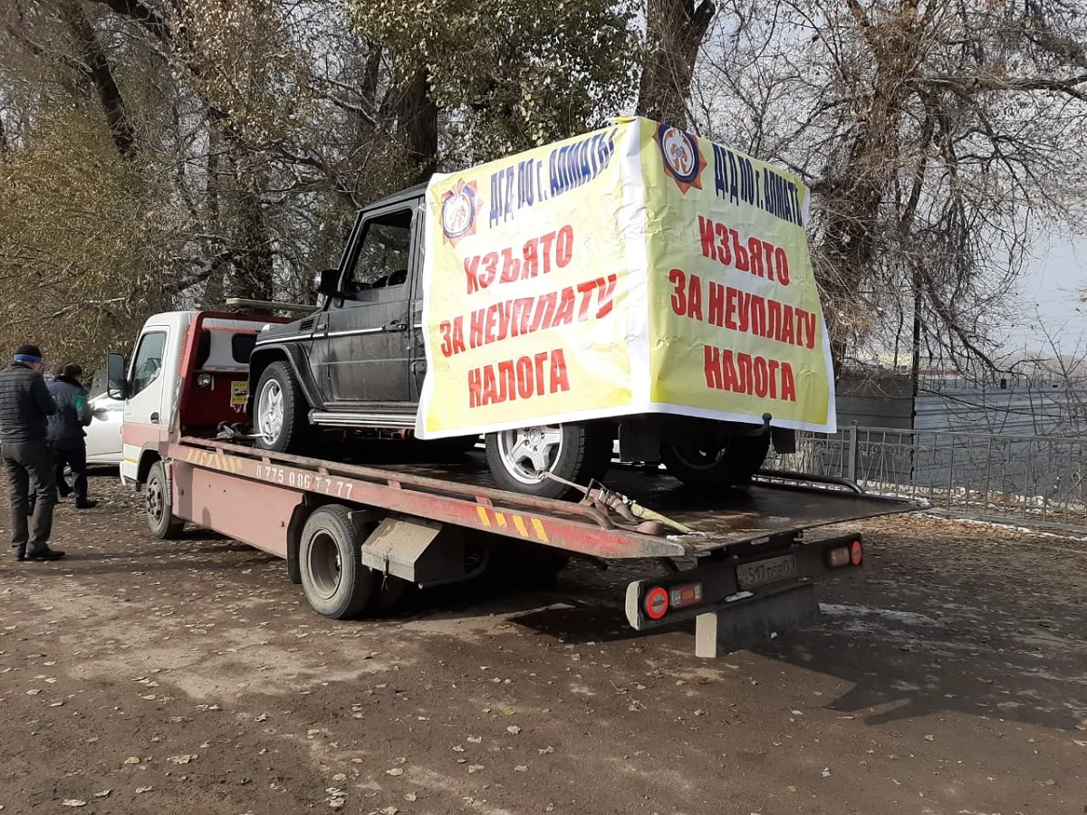 Алматы қалалық МКД салық төлемеген жүргізушінің Gelendewagen көлігін алып қойды