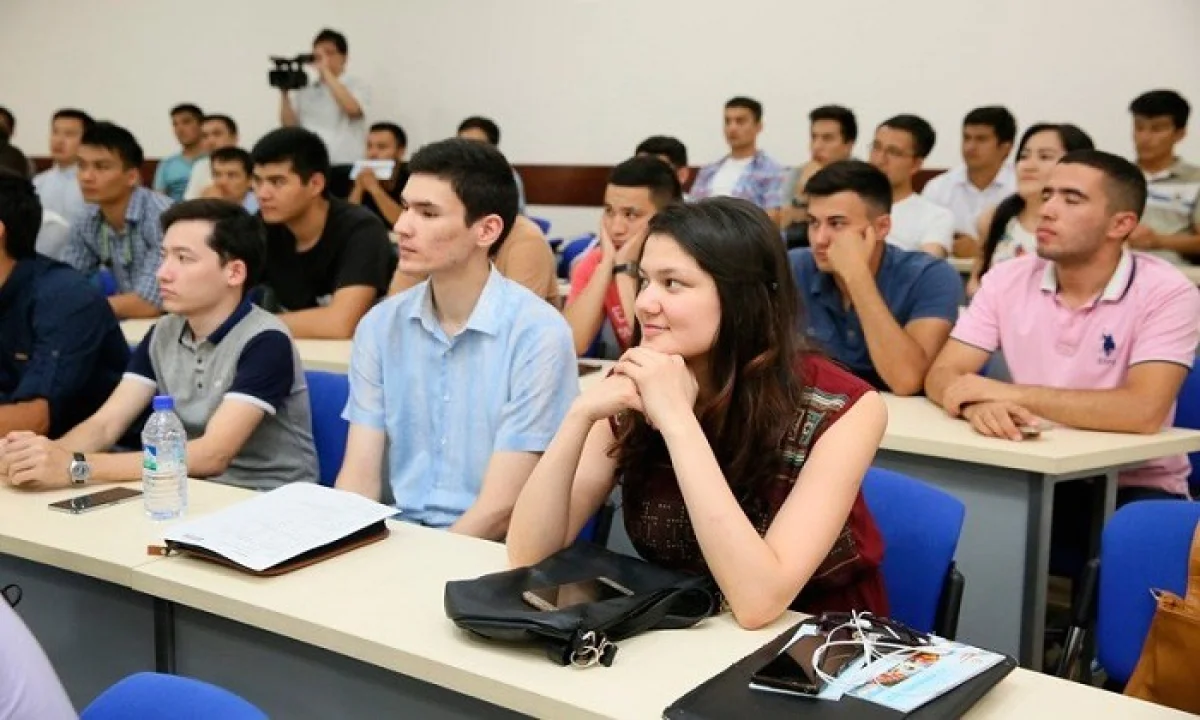 Қазақстанда оқитын өзбекстандық студенттер жаппай еліне қайтып жатыр