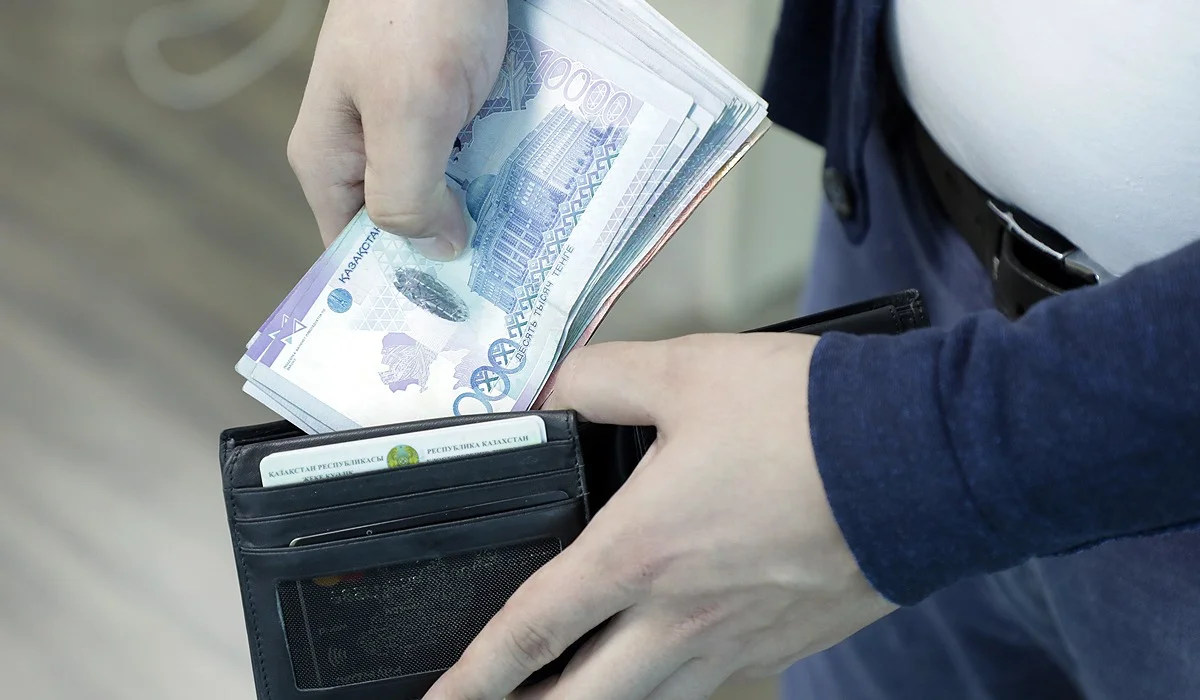 Шымкентте бұрынғы департамент басшысының орынбасары 10 жылға сотталды