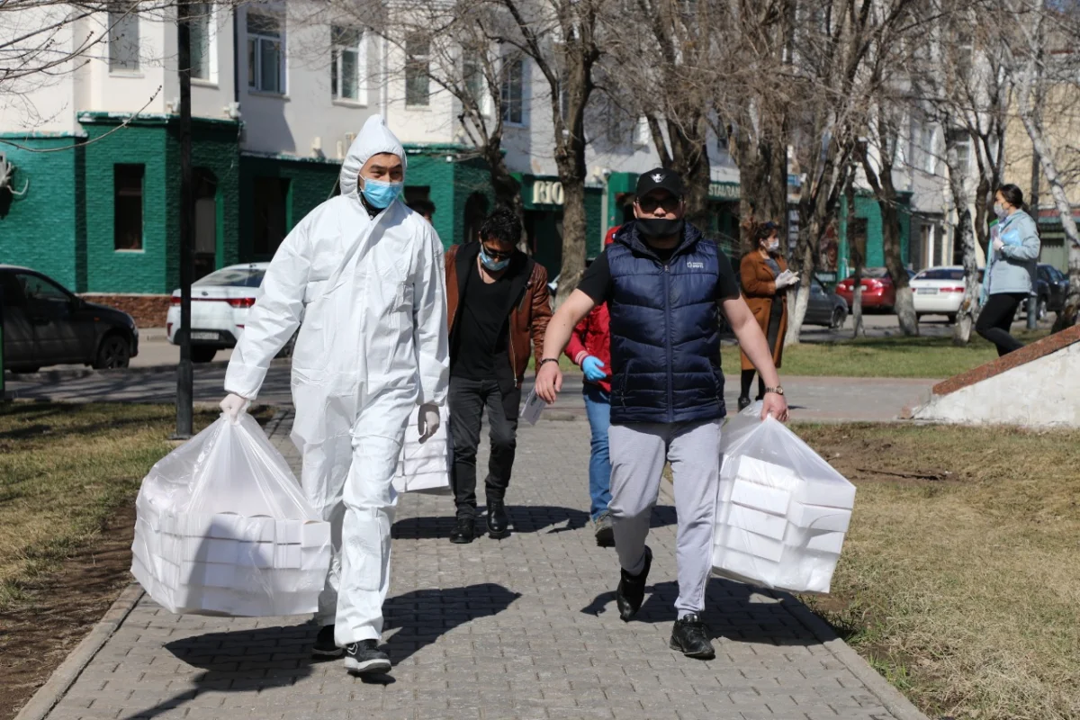 Елорда тұрғындарына 2 миллион медициналық маска тегін таратылды - фотореп