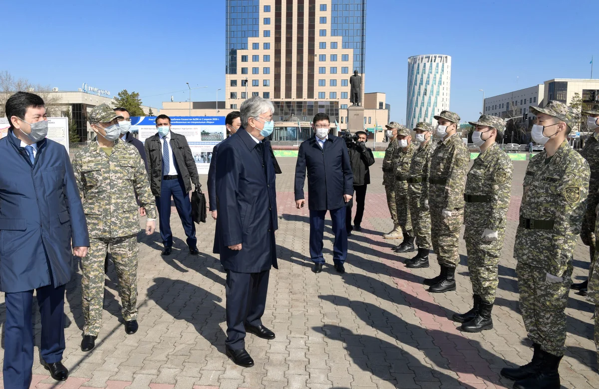 «Көбі нақты іске келгенде бұғып қалады». Тоқаев әскери жиынға шақырылғандармен кездесті