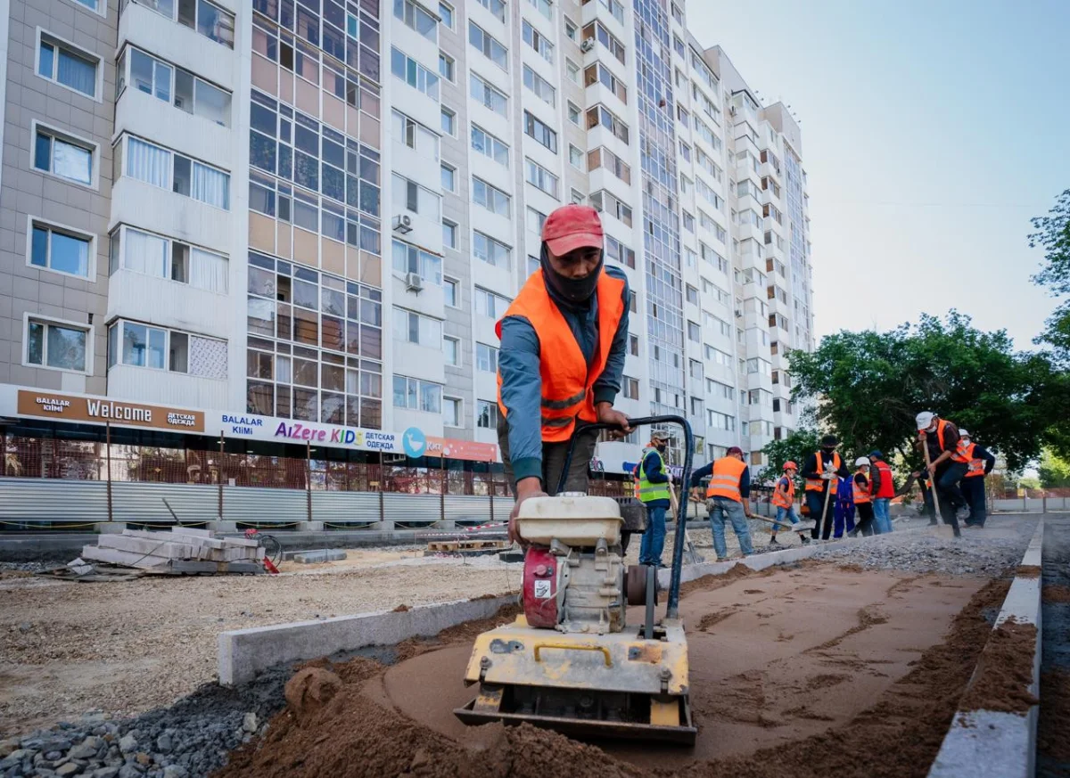 Нұр-Сұлтанда 10 жылдан бері бос жатқан жерге гүлзар салынып жатыр