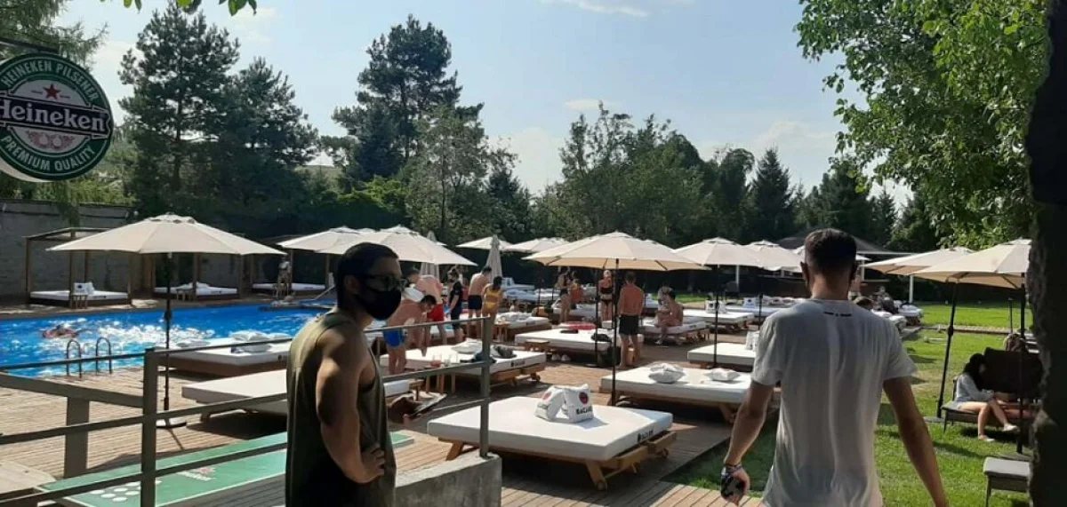 Алматыда аквапаркте карантинге қарамастан 60 адамның демалып жатқаны анықталды
