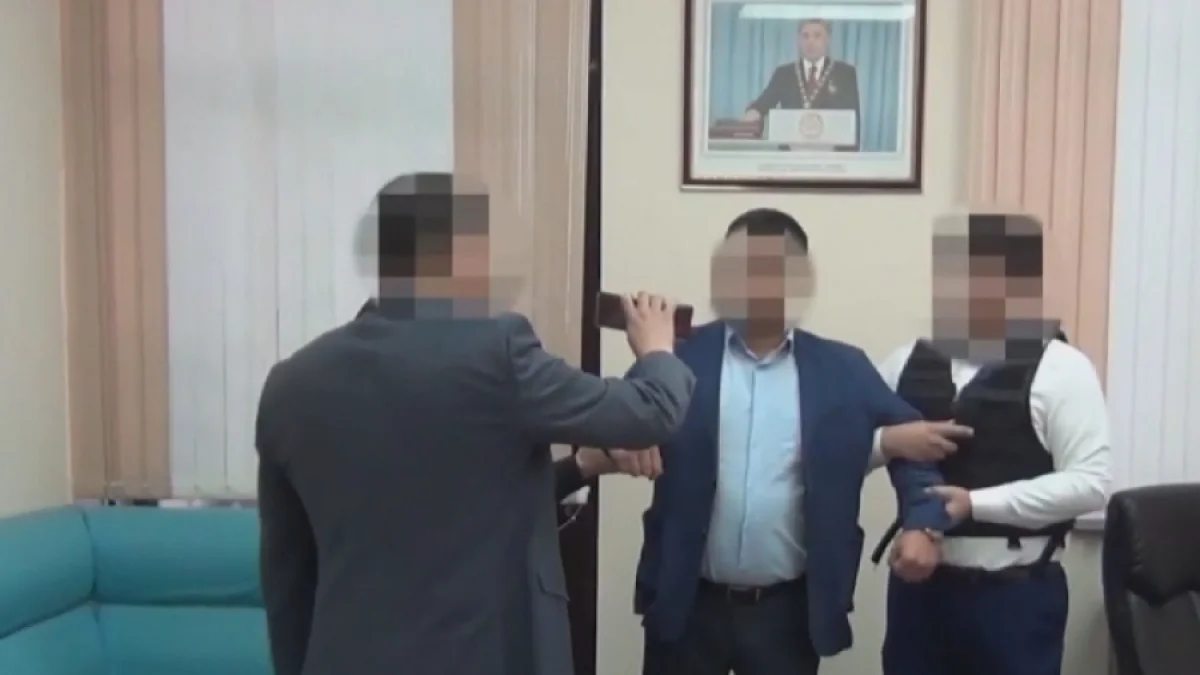 Шымкентте 8 мемлекеттік қызметкер жемқорлық үшін сотталды