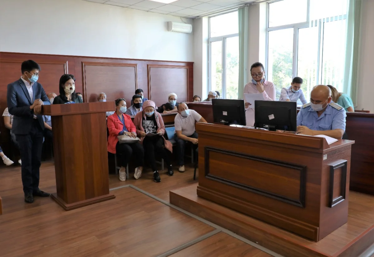 Блок-бекеттегі көлік апаты: Жәбірленуші экс-полицейден 36 миллион теңге өтемақы талап етті