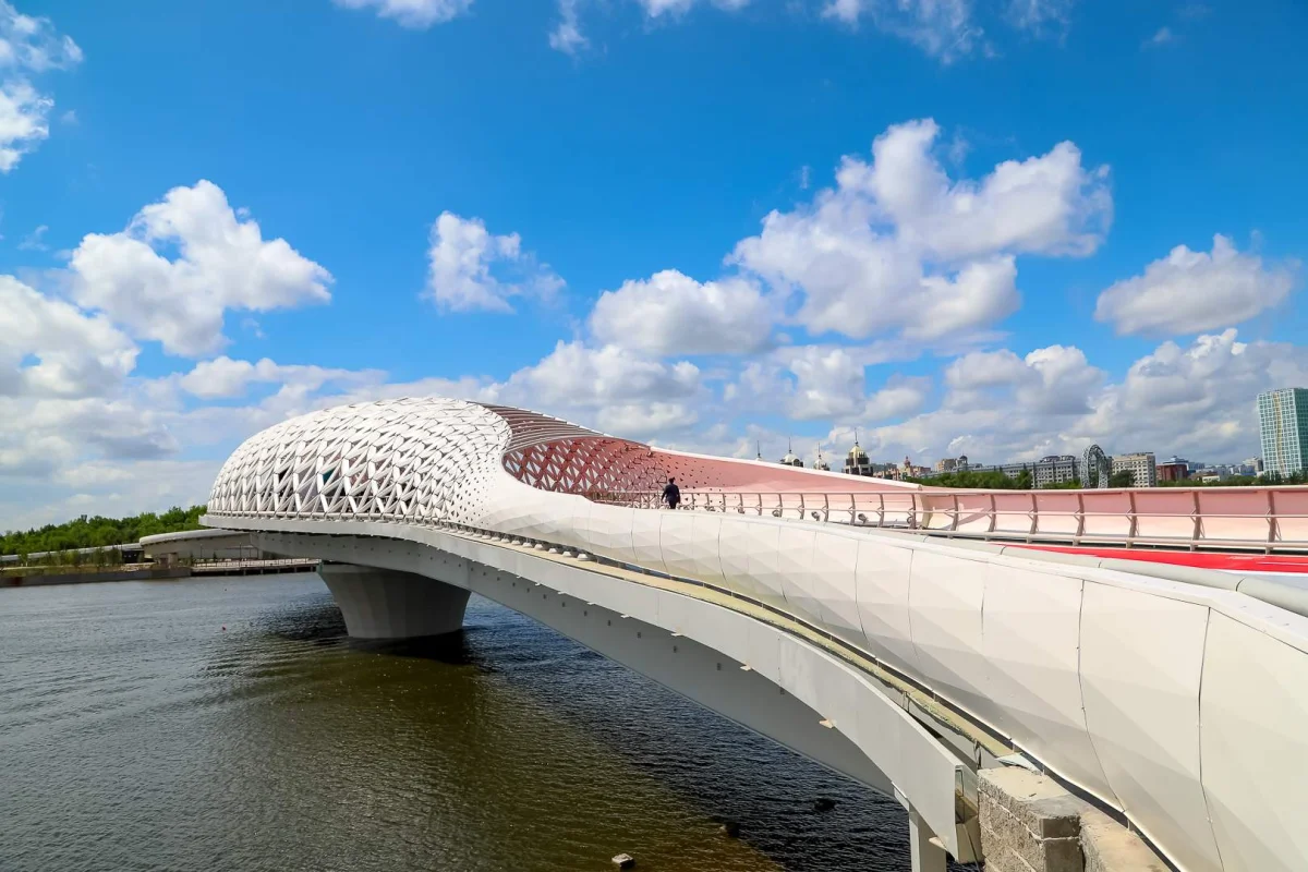 Нұр-Сұлтанда селфи жасамақ болған жігіт көпірден құлап кетті