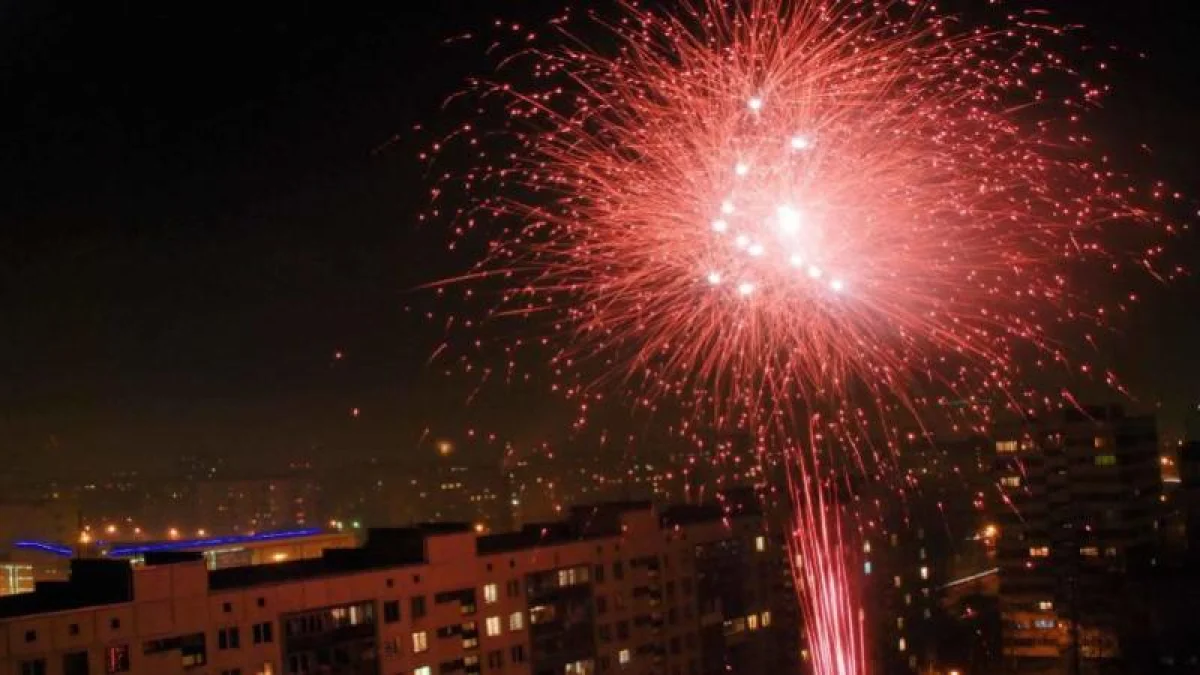 Атырауда сүйіктісіне сөз салу үшін отшашу ұйымдастырған жігітке айыппұл салынды