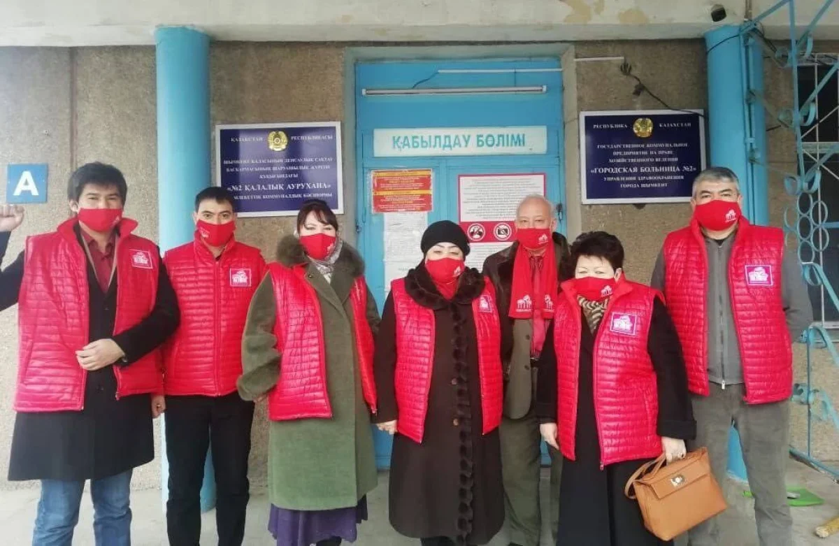 Халық партиясының өкілі Шымкентте медицина қызметкерлерімен кездесті