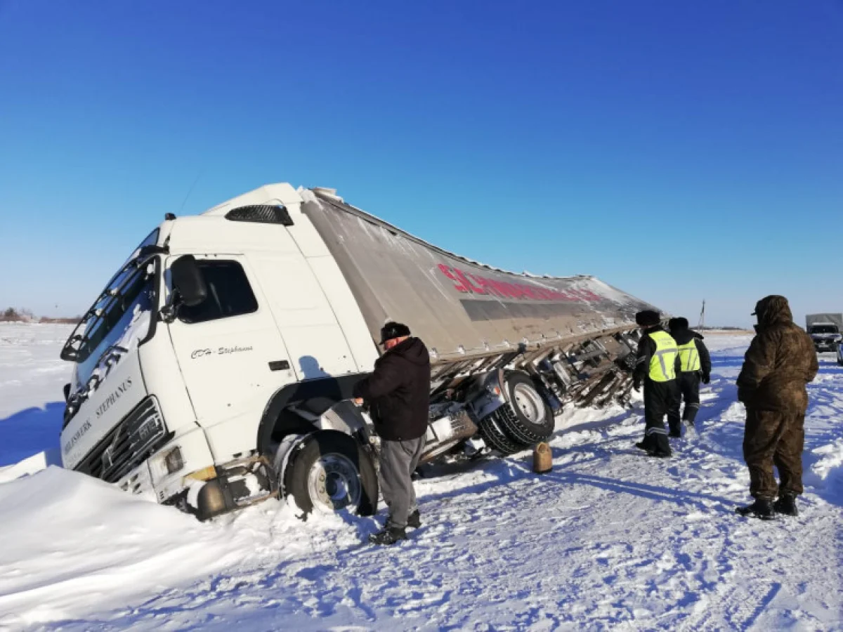 СҚО-да 15 тонна дән тиелген жүк көлігі аударылды