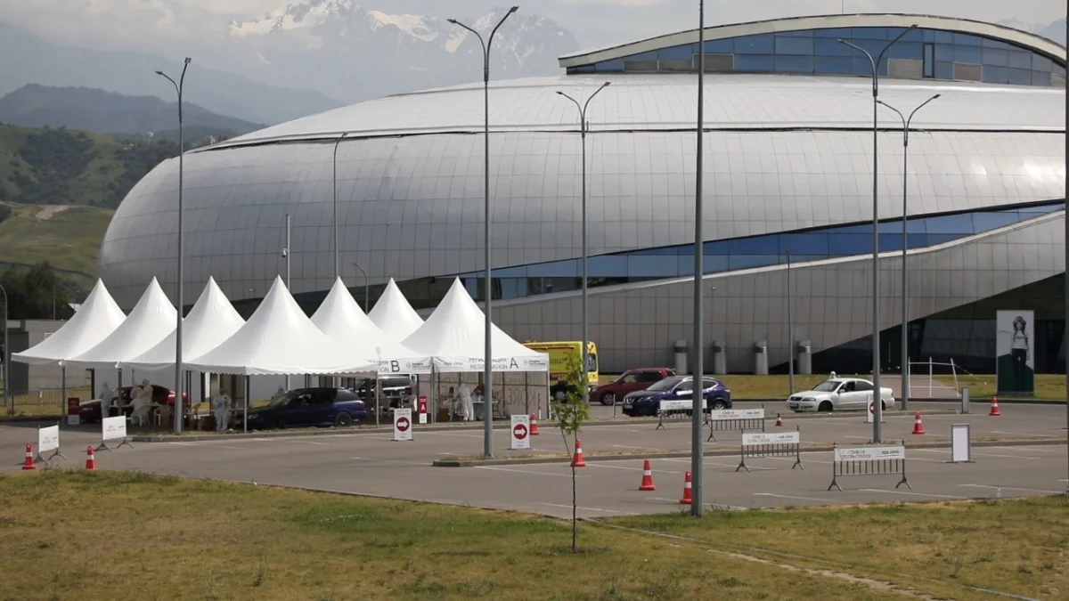 Алматыда КВИ жұқтырғандар Halyk Arena спорт кешеніндегі провизорлық орталыққа жатқызылуда