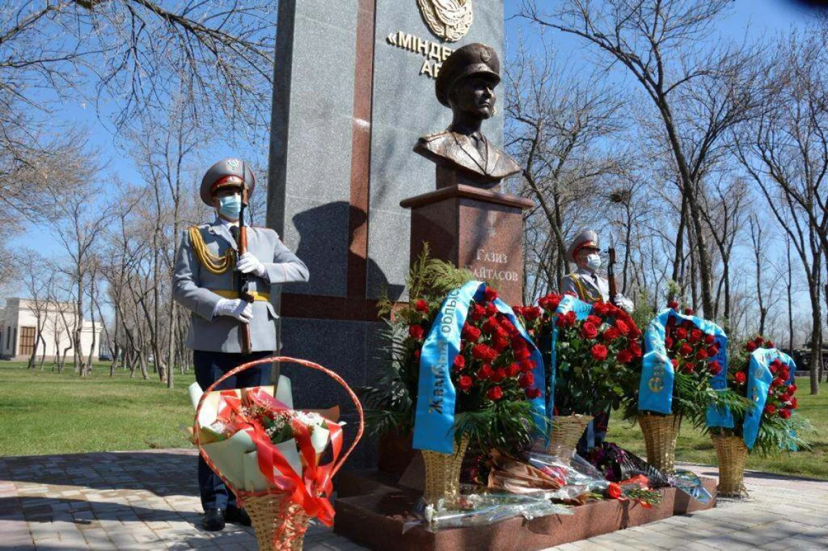 Таразда Халық қаhарманы Ғазиз Байтасовтың ескерткіші ашылды