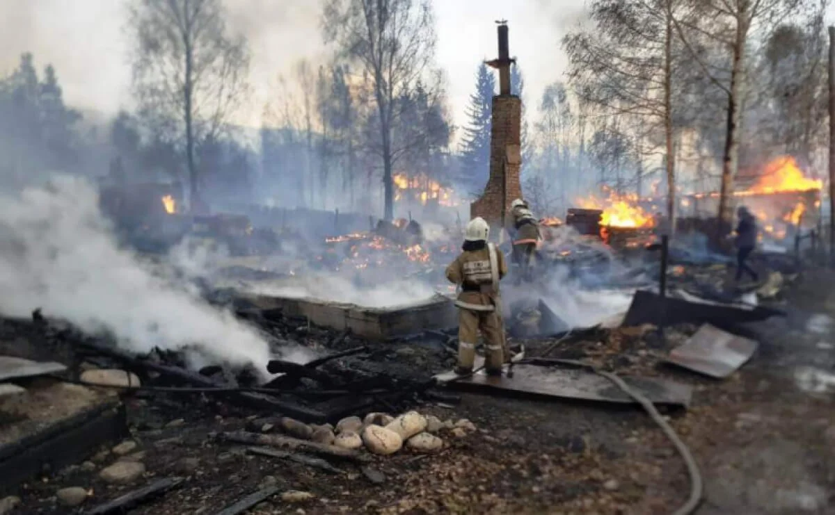 «Nur Otan» қызметкерлері өрттен зардап шеккен Риддер тұрғындарына бір күндік жалақысын аударады