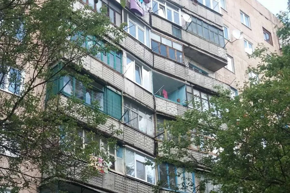 Павлодарда мас әйел балконнан құлап кетті