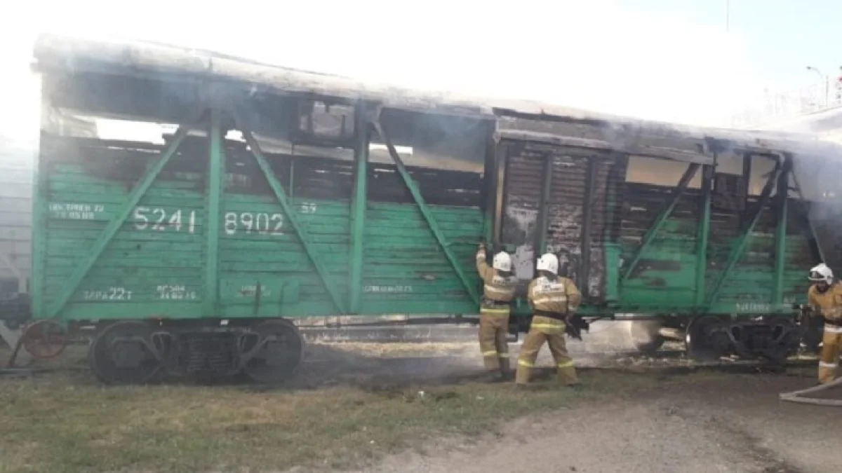 Шымкентте жүк вагоны өртеніп кетті