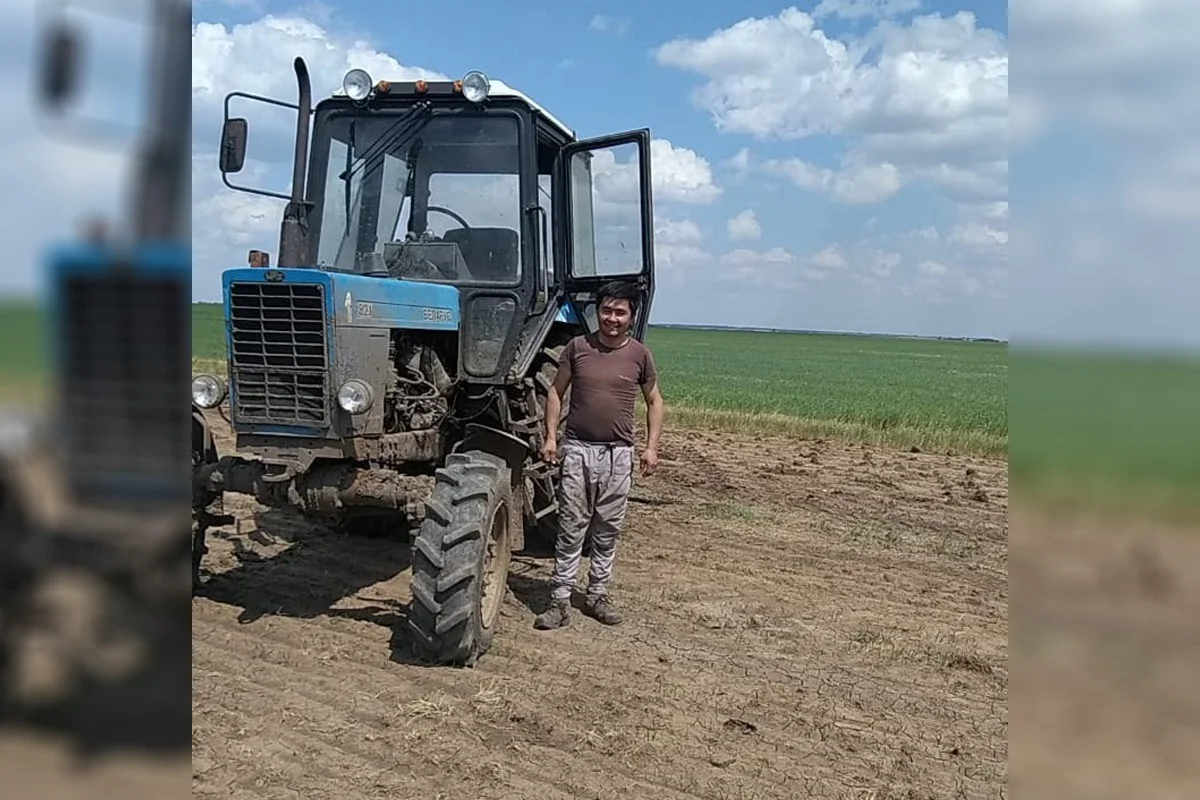 «Сиыр сауатын техникам бар, бірақ жаятын жер жоқ»: Ақмолада жас кәсіпкер әкімдіктен 3 жылдан бері көмек ала алмай келеді