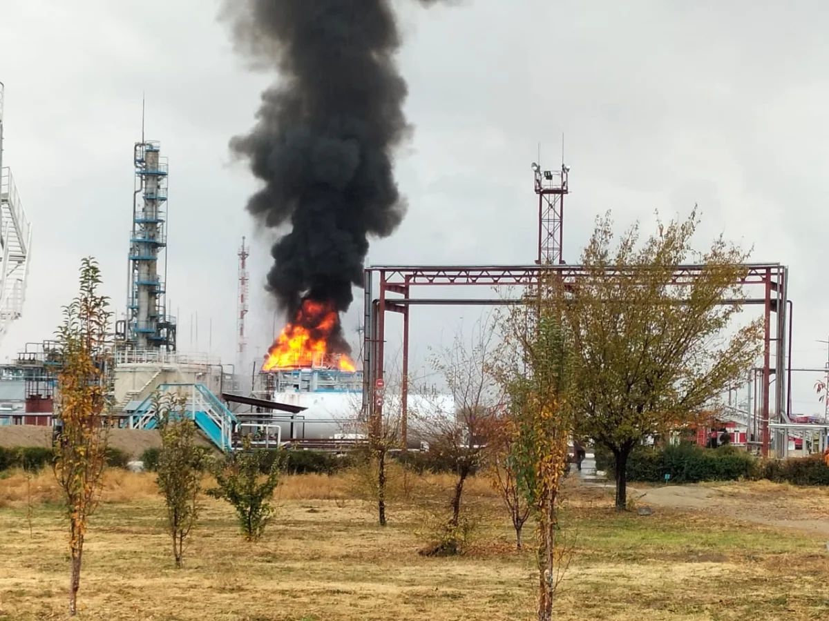 Жамбыл облысында мұнай резервуарлары отқа оранды