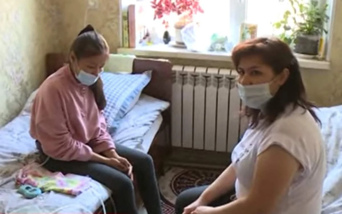 «Біздің қайғымыздан пайда көріп отыр ма деп күдіктенемін»: жалғызбасты ана қайырымдылық қорының үстінен шағым түсірді