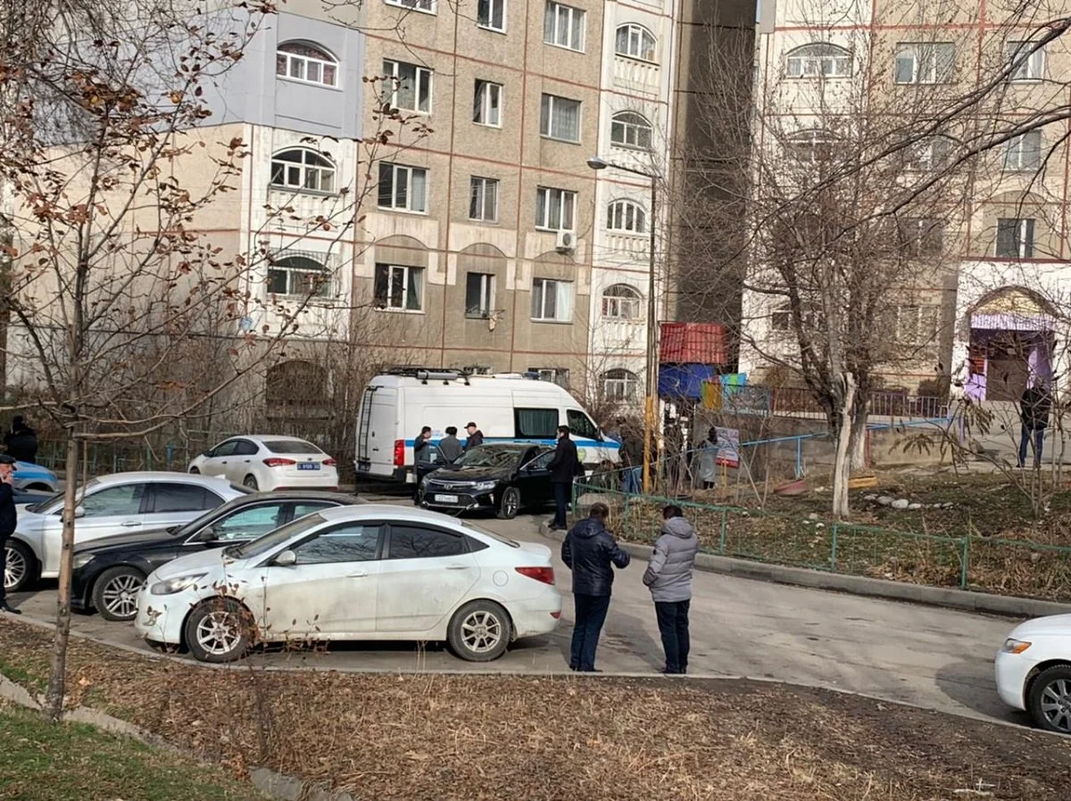 «Күйеуімен жанжалдасқан»: Алматыда үш баласымен бірге суицид жасаған әйелдің өлім алдындағы хаты табылды
