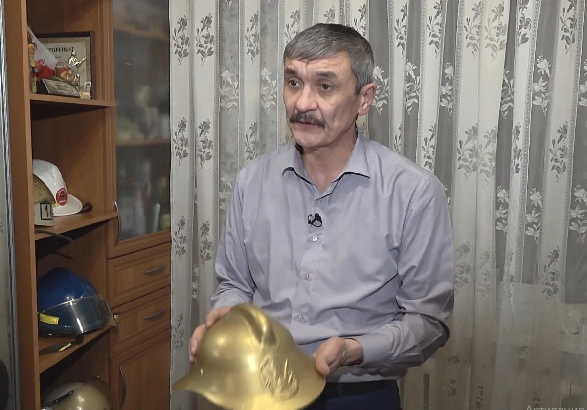 Петропавлдық коллекционер өрт сөндірушілер каскасын жинайды