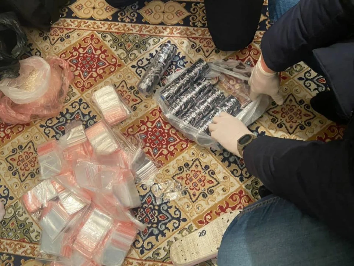 «Қара нарықтағы құны 149 млн теңге»: ҰҚК Алматыда есірткі зертханасын жойды