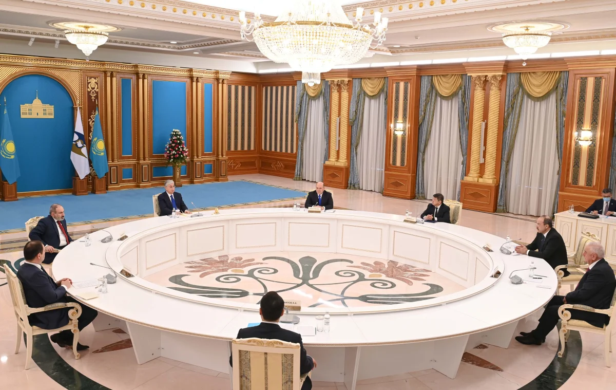 Президент Еуразиялық экономикалық одаққа мүше мемлекеттер үкіметтерінің басшыларымен кездесті
