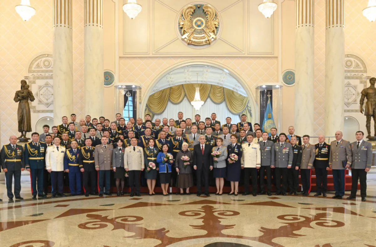 Тоқаев «Халық қаһарманы» атағы берілген үш майдангердің ерлігі туралы айтты