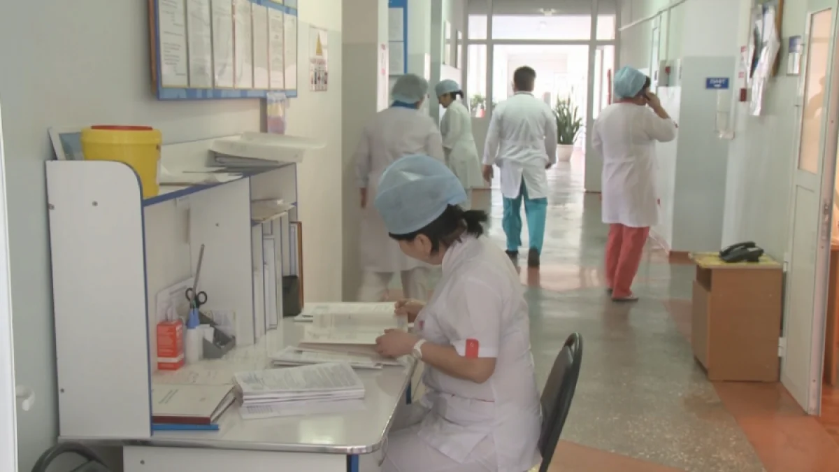 Нұр-Сұлтанда ер адам кездейсоқ өтіп бара жатқан адамды аяусыз соққыға жыққан