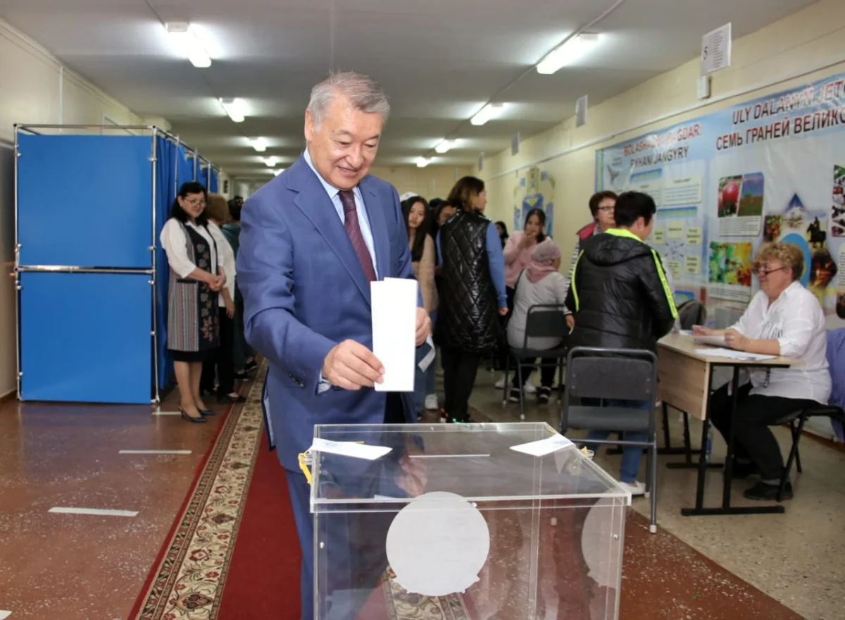 ШҚО әкімі Даниал Ахметов референдумда дауыс берді