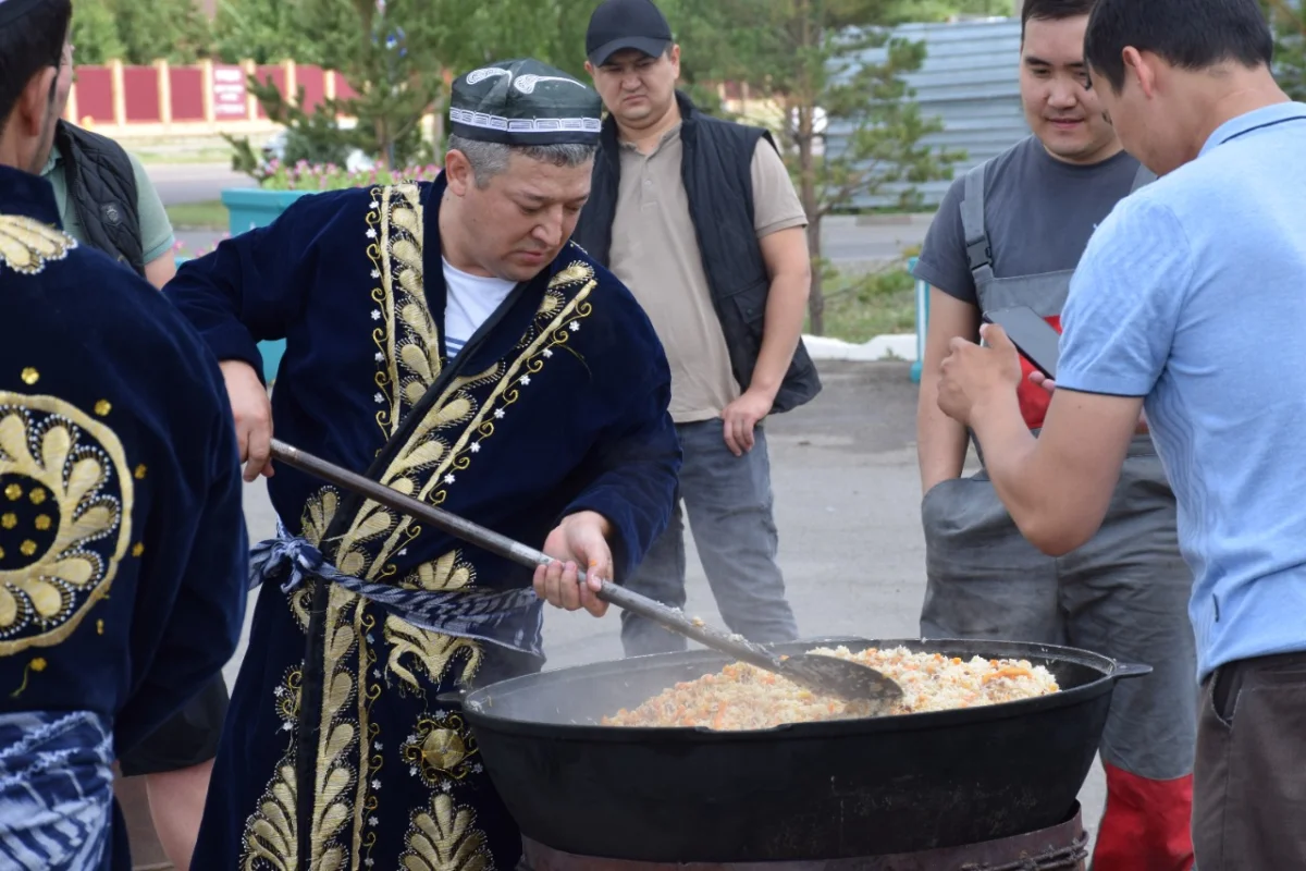 Елорда күніне орай әзірбайжан және өзбек этномәдени бірлестіктері қайырымдылық акциясын өткізді
