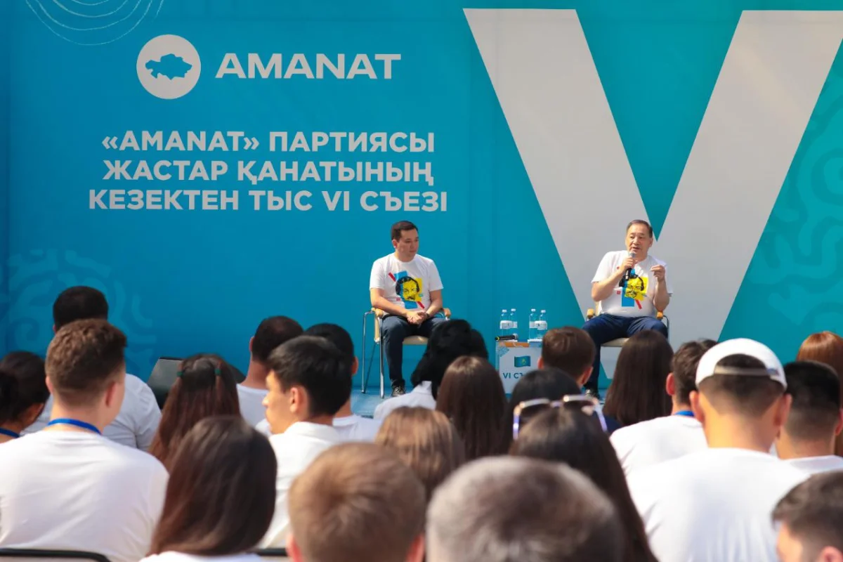 Е.Тоғжанов «AMANAT» партиясының «Жастар Рухы» жастар қанатының VI Съезіне қатысушылармен кездесті