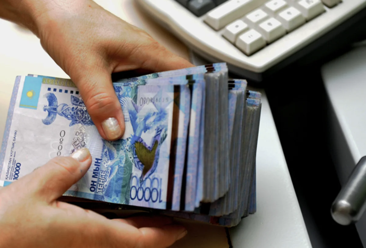 Өскеменде есепші кәсіпорынның 13 млн теңгесін ұрлап алған