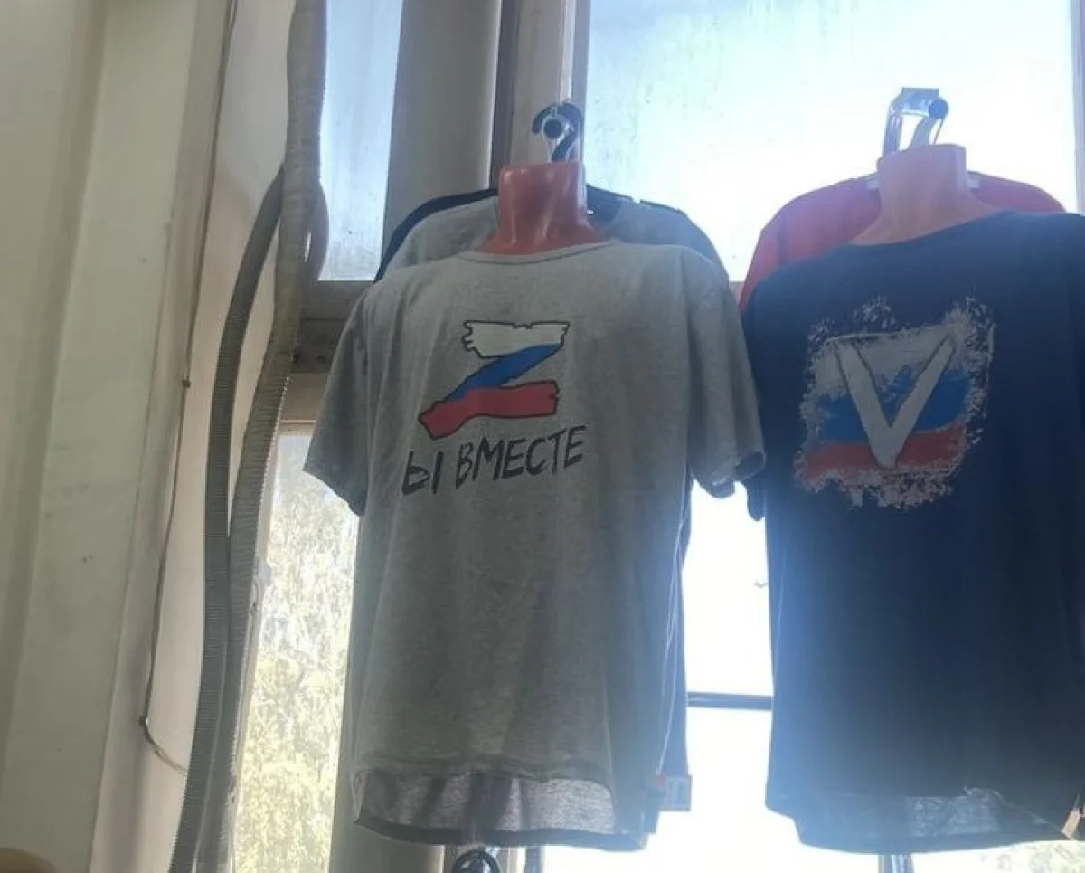Өскемендегі дүкендердің бірінде «Z» және «V» белгілері бар киімдер емін-еркін сатылып жатыр – блогер