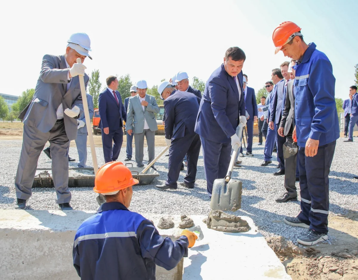 Сыр өңірінде құрылысшылар күніне орай бірнеше ірі нысанның іргетасы қаланды