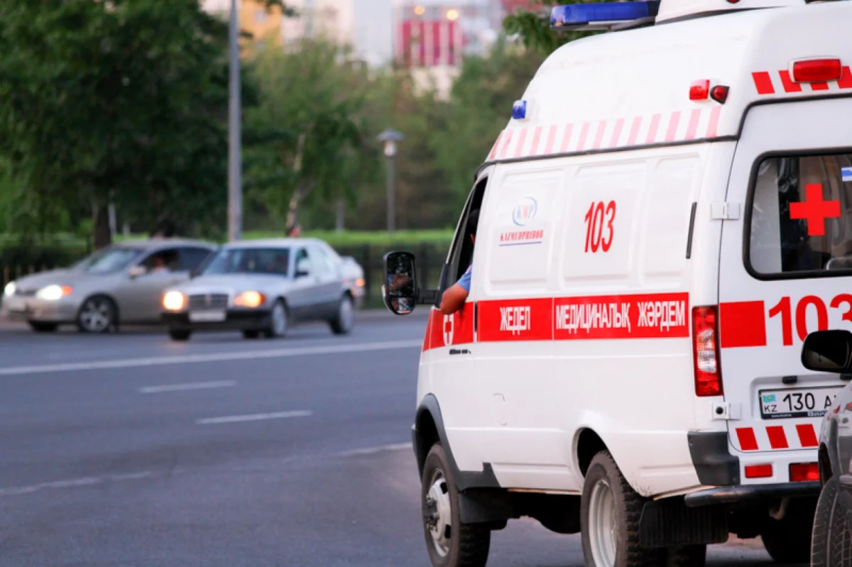 Екібастұзда 18 жастағы жігіт балконнан құлап кетті