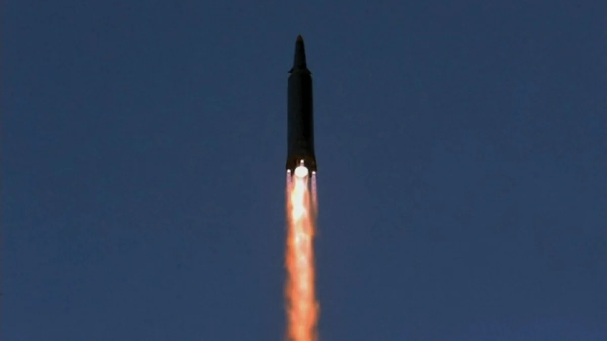 Оңтүстік Корея мен АҚШ-тың бірлескен жаттығулары кезінде әскери базаға зымыран құлады