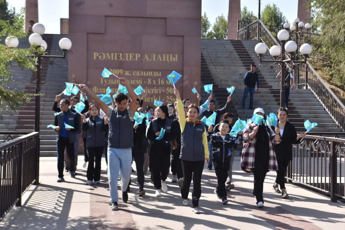 Шымкент жастары «Мен елімді сүйемін» акциясына қатысты