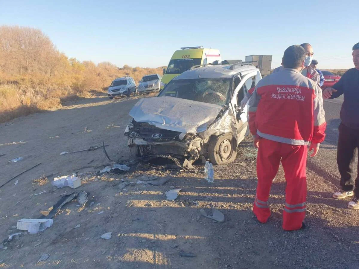 Қызылорда облысында жол апатынан бір адам қаза тауып, 8 адам зардап шекті