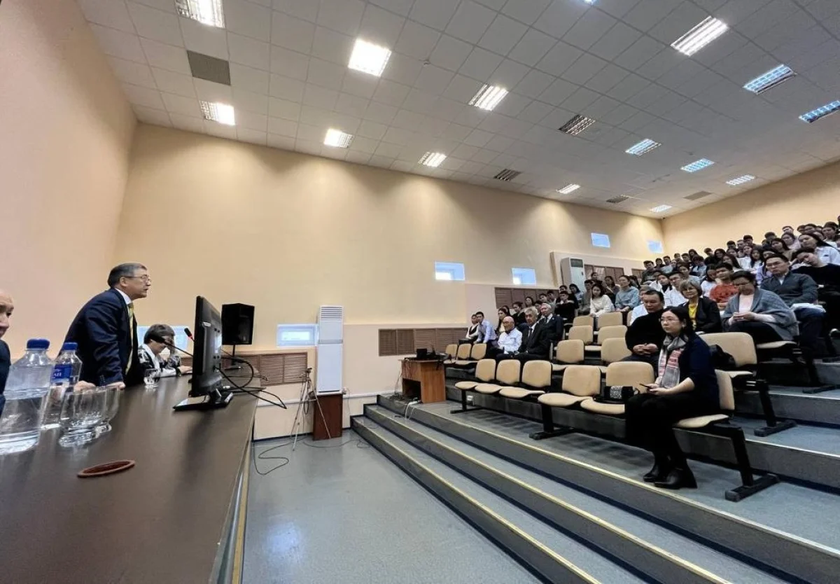 Мейрам Қажыкен Ақтөбедегі кездесуінде дәрігерлер еңбекақысы мәселесін көтерді