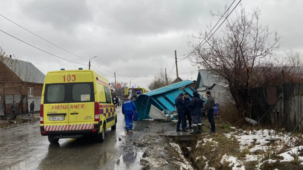 Петропавлда көлік аялдамаға соғылып, үш бала жансақтау бөліміне түсті