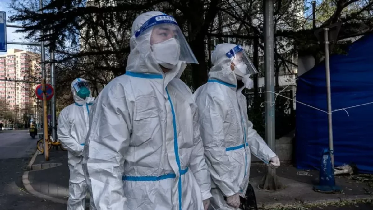 Қытай жаппай наразылықтан кейін ковидтік шектеулерді жеңілдете бастады