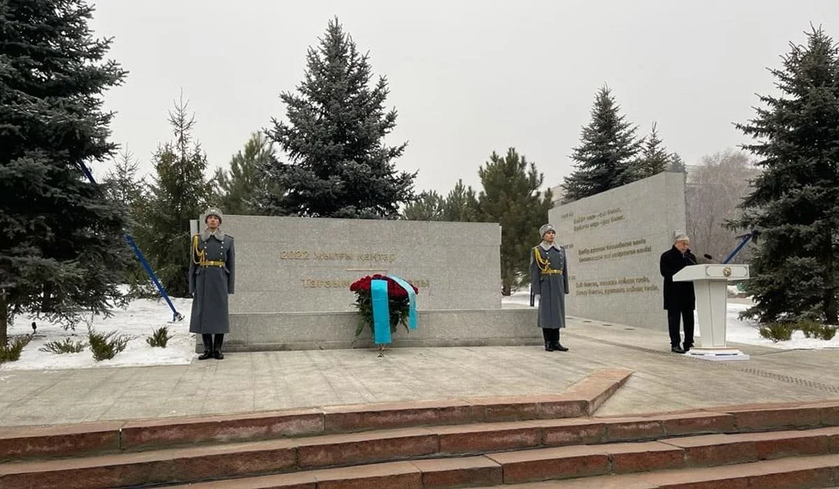 Тоқаев Алматыда қаңтар оқиғасының құрбандарына арналған мемориалды ашты