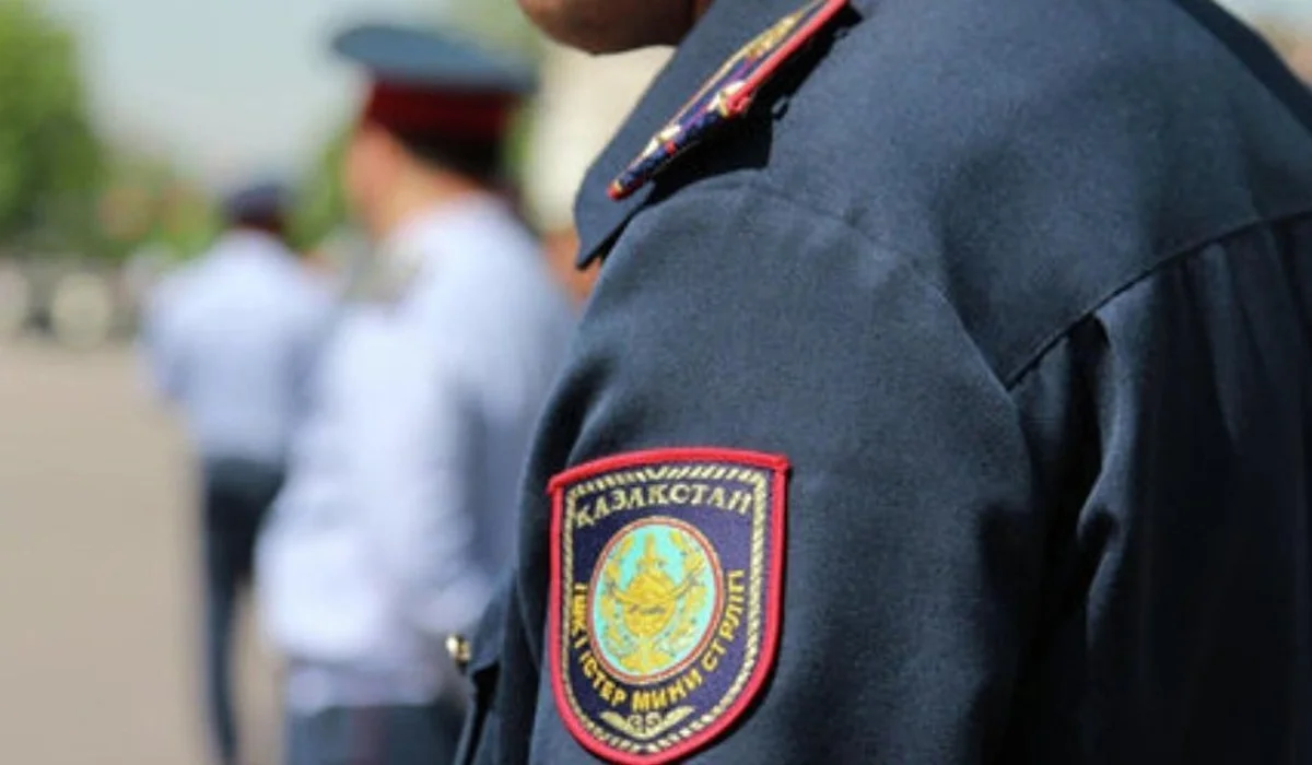 Арқалықта полицей 5-қабаттың балконынан құлаған қызды құтқарып қалды