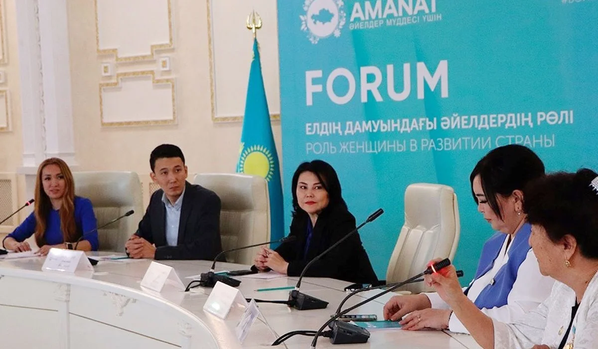 «AMANAT» партиясының мүшелері ел дамуындағы әйелдің рөлін талқылады