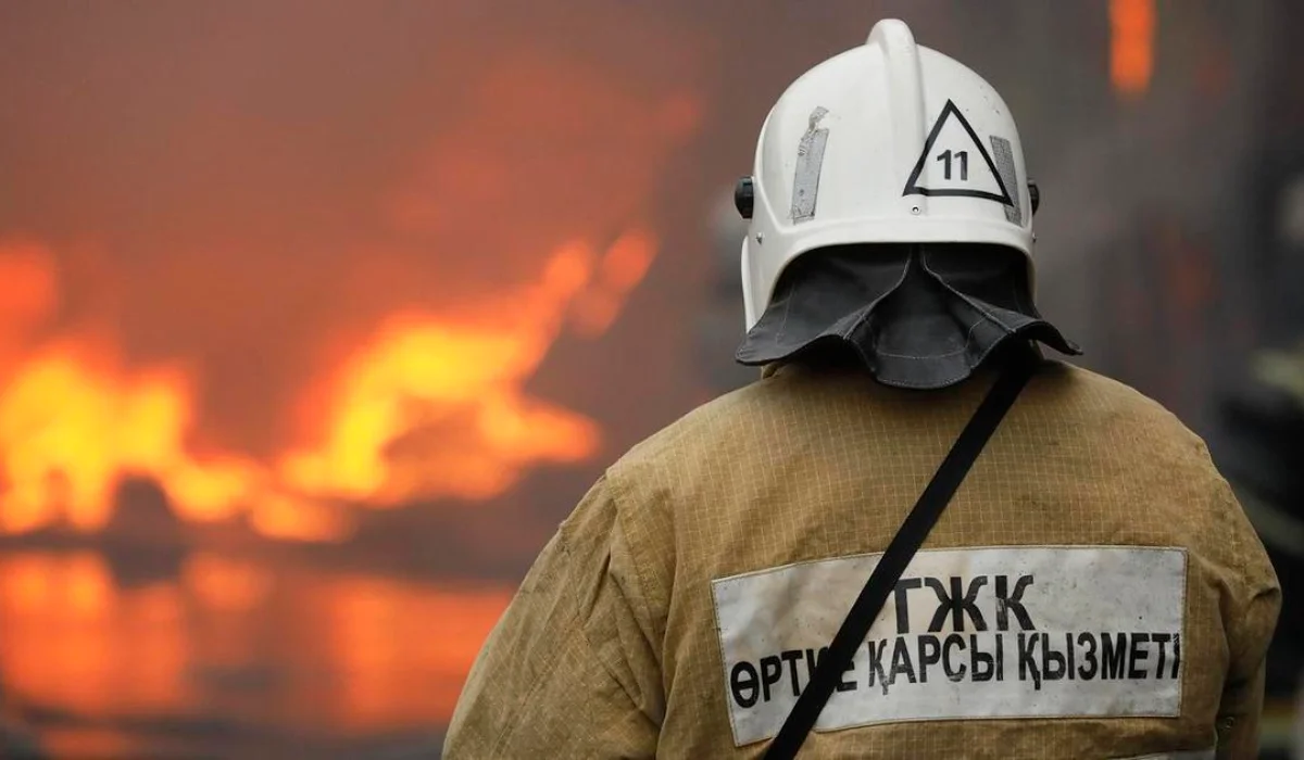 Алтайда тұрғын үй өртеніп, 6 адам эвакуацияланды