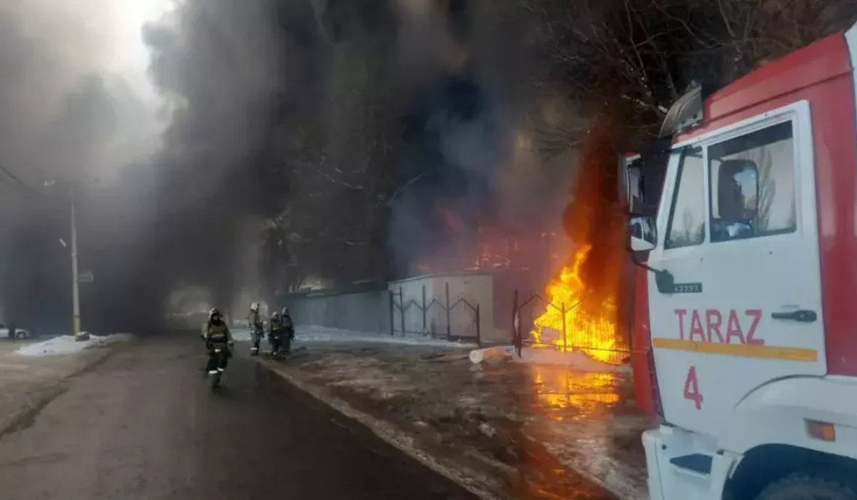 Тараздағы базарда болған өрт кезінде құтқарушыны тоқ соқты