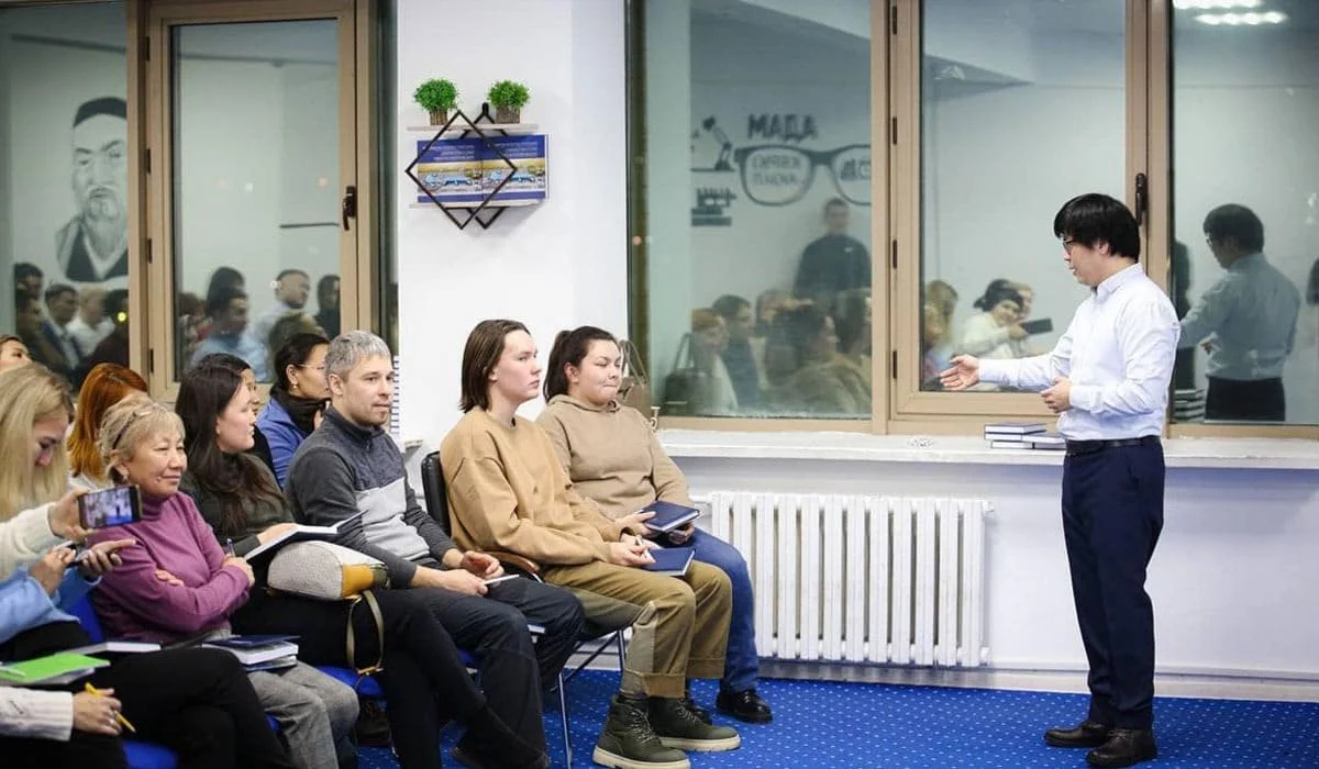 «Жастар рухының» белсенділері тегін қазақ тілі курстарын ашты