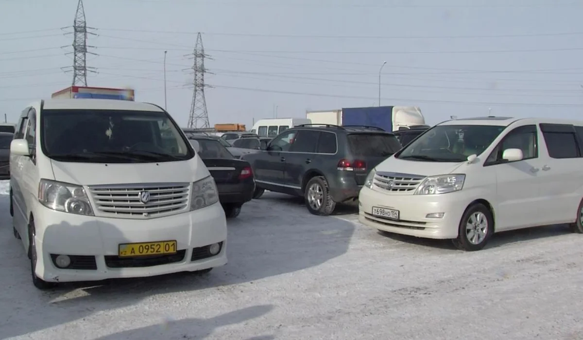 Астанада жүзден астам шетелдік автокөлік иесі наразалыққа шықты